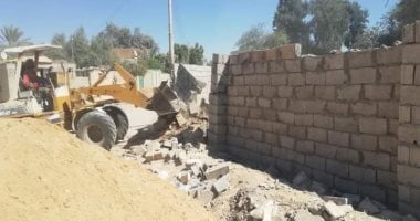نائب محافظ جنوب سيناء تتابع إزالة تعديات على التنظيم العمرانى بأبو صويرة..صور