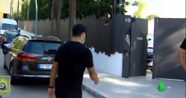 سواريز وزوجته صوفيا يتوجهان لمنزل ليونيل ميسي.. فيديو