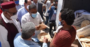 محافظ مطروح يقترح على التموين توفير الخبز بالبطاقة لزائرى المحافظة