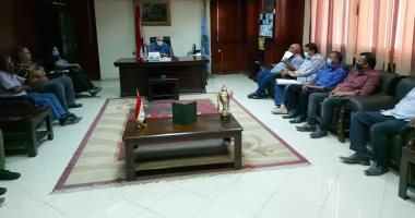 رئيس مدينة إسنا يتابع آخر المستجدات بملف التصالح فى مخالفات البناء