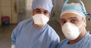 الجيش الأبيض.. "أحمد" مشرف تمريض يواجه كورونا بمستشفى جامعة أسيوط