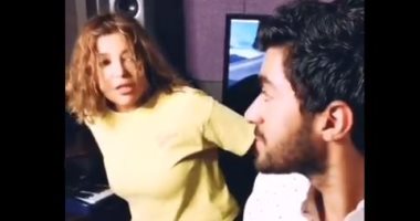 فيديو مفاجئ لـ سميرة سعيد من ابنها شادى خلال استعدادها لحفل لايف على تيك توك