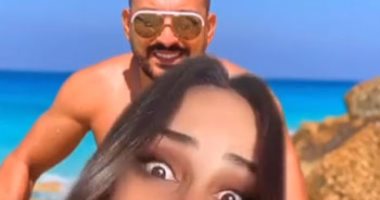 زوجة محمد دياب تغازله على طريقتها الخاصة بفيديو كوميدى