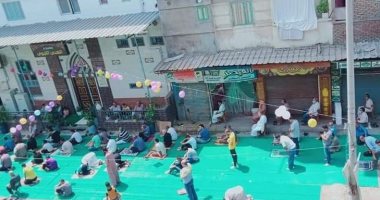 صور.. أهالى قرية السنانية بدمياط يحتفلون بعودة صلاة الجمعة بالمساجد