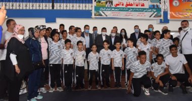 وزير الرياضة ومحافظ بورسعيد يشهدان مباراة كرة طائرة بنادى الحرية للمعاقين.. صور
