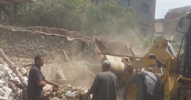 استرداد حق الدولة على مساحة 4324 مترا وإزالة 49 حالة تعدي بمركز المحلة.. صور