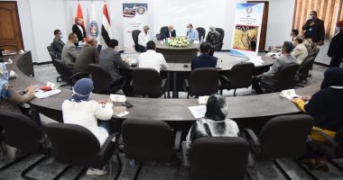 محافظ بورسعيد يشهد ملتقى مسئولى وحدة التدريب الداخلى بالمديرية المالية.. صور