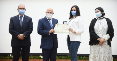 محافظ بورسعيد يكرم أوائل الثانوية العامة ويشيد بجهود أولياء الأمور والمعلمين