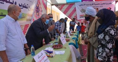 محافظ الوادى الجديد يدشن مشروع تطوير وتنمية قرى درب الأربعين.. صور 