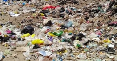 شكوى من تراكم القمامة خلف عمارات الأوقاف بالإسماعيلية