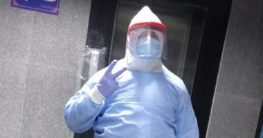 الجيش الأبيض.. "أيمن" طبيب بمستشفى دمنهور التعليمى على خط مواجهة كورونا
