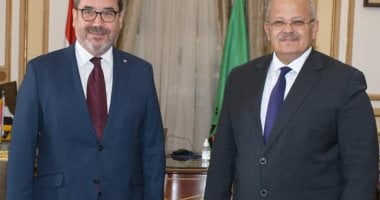 سفير تشيلى يطلب ترشيح علماء بجامعة القاهرة لتكريمهم فى احتفالية "رحلة ماجلان"