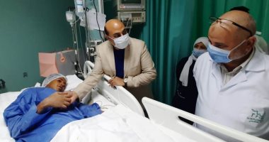 محافظ أسوان لأسرة طفل العجانة : حق محمد لن يضيع وتحسن ملحوظ فى حالته