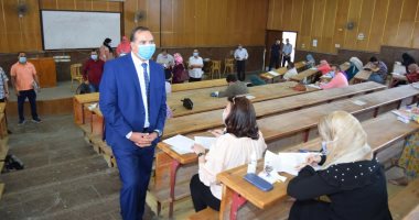 357 طالبا يؤدون امتحانات الدراسات العليا بآداب سوهاج.. صور