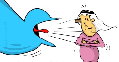 كاريكاتير صحيفة كويتية.. الحل الأمثل عند سماع شائعات على السوشيال ميديا