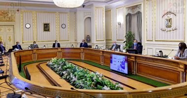 رئيس الوزراء لمحافظ الجيزة ومدير الأمن : "مسئوليتكم المباشرة عدم وضع أى طوبة بناء مخالف فى نطاق المحافظة".. مصطفى مدبولى يؤكد  " تعاملوا بحسم  فى مخالفات البناء الدولة حاضرة ويد القانون قوية "