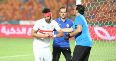 فيديو وصور.. محمود علاء يستكمل مباراة الزمالك وإنبى بـ"ضمادة رأس"