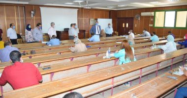 109 طلاب يؤدون امتحانات برنامج الماجستير المهنى MBA لأول مرة بجامعة سوهاج