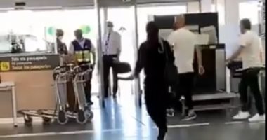 هل اجتمع بميسى؟.. جوارديولا يغادر برشلونة.. فيديو