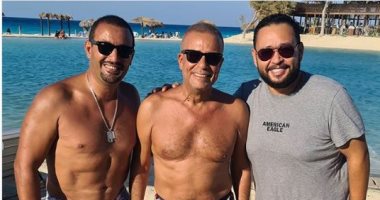 3 نجوم فى صورة.. شريف منير مع السقا ورزق خلال قضاء إجازتهم الصيفية
