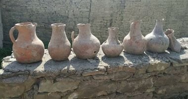 رجل يعثر على غرفتين تحتويان على أوانى وهياكل عظمية فى داغستان بمنزله