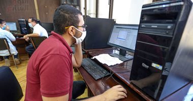 بالكمامة والكحول والتباعد الاجتماعى .. طلاب تنسيق المرحلة الثانية يسجلون الرغبات