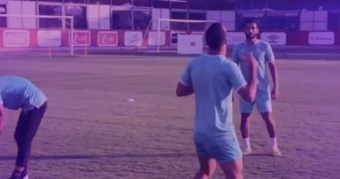 وصلة استعراض بين صالح وقفشة والحاوى فى مران الأهلى..فيديو