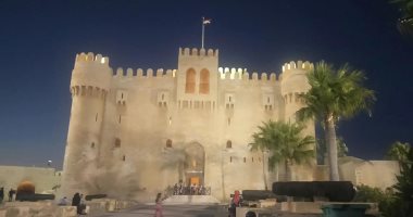 صور.. مد ساعات العمل بقلعة قايتباى بالإسكندرية حتى الثامنة مساء
