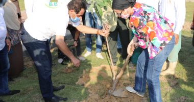 وزيرة البيئة تقود حملة تشجير فى حى مصر الجديدة.. صور
