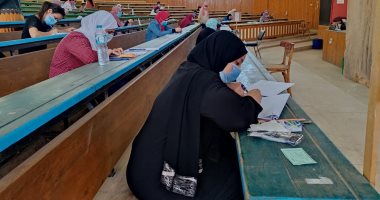 بدء امتحانات الدراسات العليا بجامعة المنيا وسط إجراءات وقائية .. صور
