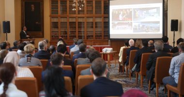 وزير السياحة والآثار يستعرض الاكتشافات الأثرية الجديدة فى محاضرة بجامعة تشارلز ببراج