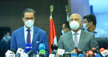 صور.. وزير النقل: الحكومة وحدها المسئولة عن تحديد سعر تذكرة المترو