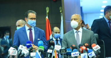وزير النقل يشهد توقيع عقد مع شركة فرنسية لتشغيل الخط الثالث للمترو.. يمتد لمدة 15عاما مقابل 1.14 مليار يورو حق الإدارة والصيانة تحصل عليه الشركة الفرنسية.. الوزير: نظل وحدنا المسئولين عن تحديد سعر التذكرة.. صور