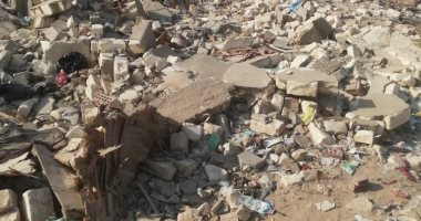 أهالى منشية السد في جسر السويس يطالبون بتمهيد الطريق وتركيب أعمدة إنارة