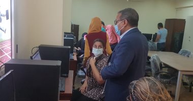 رئيس جامعة الأقصر يتابع استقبال معامل الكليات لطلبة المرحلة الثانية لتنسيق الثانوية