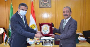 محافظ الإسماعيلية يلتقى رئيس البنك الزراعى المصرى لمناقشة دعم المشروعات.. صور