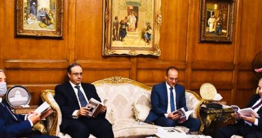 هيثم الحاج علي يكرم المستشار بولس فهمى عن كتاب "جرائم العدوان على المال العام"