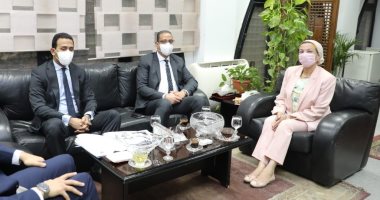 وزيرة البيئة تؤكد سعى الوزارة لوضع محميات الفيوم على خريطة السياحة البيئية 