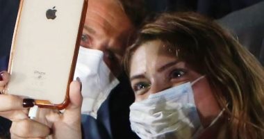 ماكرون فى صورة سيلفى مع مراسلة اليوم السابع.. ويختتم مؤتمره: من قلبى سلام لبيروت