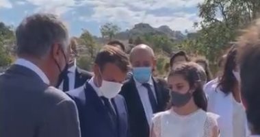 "دبوس جاكت بشكل خريطة لبنان" أهدته طفلة لماكرون.. والرئيس الفرنسى: لن أتركك