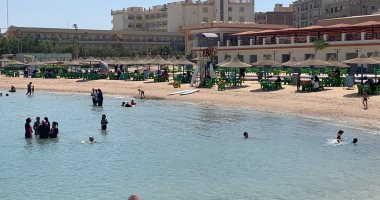 الشواطئ العامة بالغردقة تعود لاستقبال المصيفين بعد انخفاض إصابات كورونا..صور