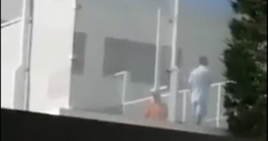 ميسي يلعب "بادل تنس" فى منزله مع سواريز وبيبي كوستا.. فيديو 