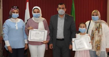 مدير تعليم المنوفية يكرم المتفوقين فى مسابقة الأولمبياد الدولية للغة الانجليزية