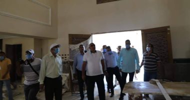 محافظ الوادى الجديد يتفقد إنشاء مسجد الحصرى بالفرافرة بتكلفة 9 مليون جنيه 