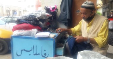 أشهر "رفا" ببورسعيد: الفنانة "وردة" أعطتنى 100جنيه في إصلاح تابلوه سجاد..صور