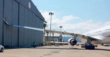 اصطدام طائرة الرئيس الفرنسى إيمانويل ماكرون بعنبر فى مطار بيروت