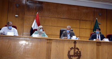 محافظ القليوبية يجتمع برؤساء المراكز ورؤساء لجان تقنين وضع اليد والتصالح 