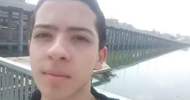 النماذج الملهمة لطلاب الثانوية العامة.. "محمد" يعمل بائع خضار نهارا ويذاكر ليلا وحصل على 98.3%.. ابن الجيزة يبحث عن درجة لدخول الطب.. ويتمنى أن يصبح جراح قلب عالمى.. ويؤكد: مثلى الأعلى مجدى يعقوب.. صور