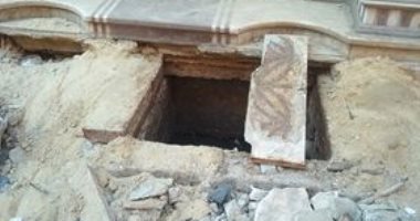 بلوعة صرف بدون غطاء تهدد حياة المارة بشارع الجيش فى رشيد بالبحيرة