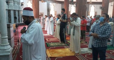 الأوقاف تؤكد التزام ووعى المصلين بضوابط صلاة الجمعة.. صور 